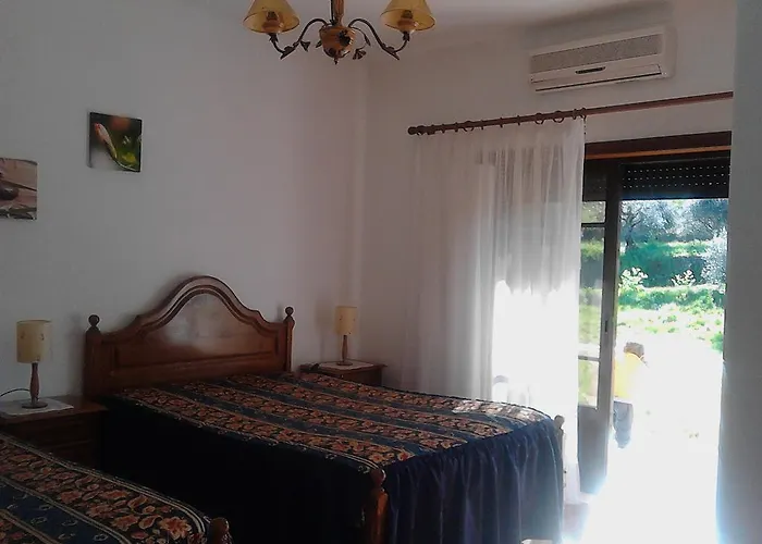 Local Ceu-azul Konukevi 3*