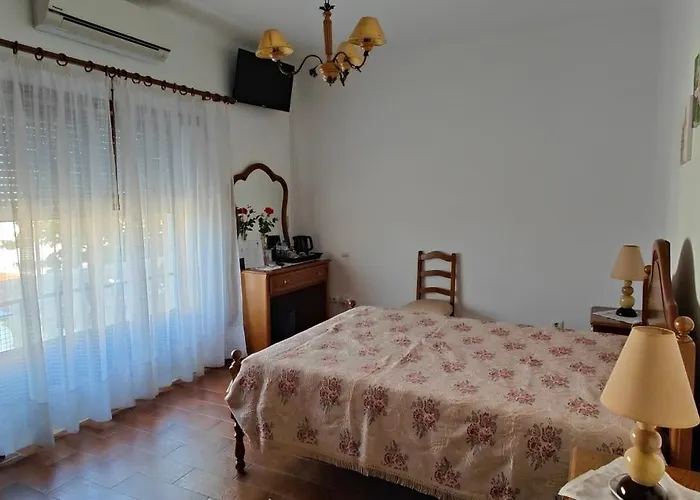 Konukevi Local Ceu-azul 3*