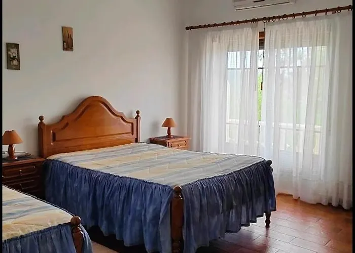 Local Ceu-azul Konukevi 3*