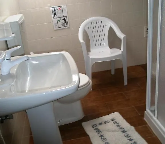 Local Ceu-azul Konukevi 3*