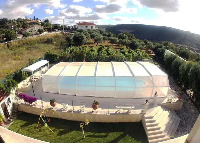 Local Ceu-azul Konukevi 3*