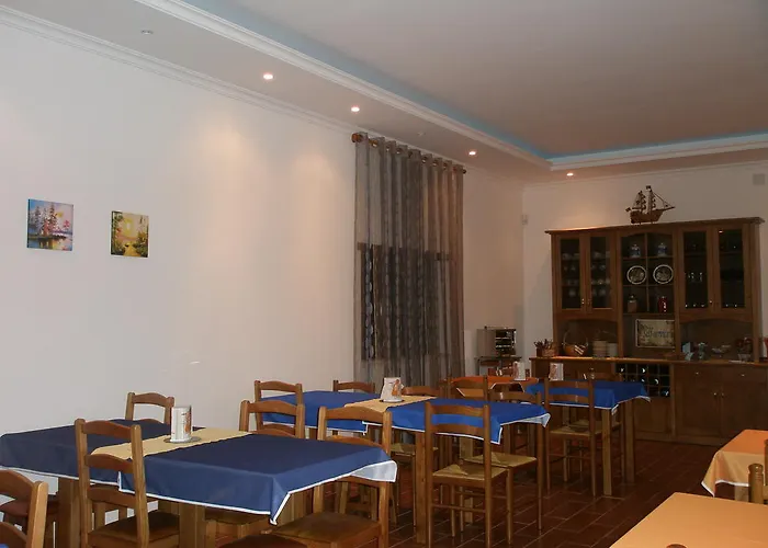 Local Ceu-azul Konukevi 3*