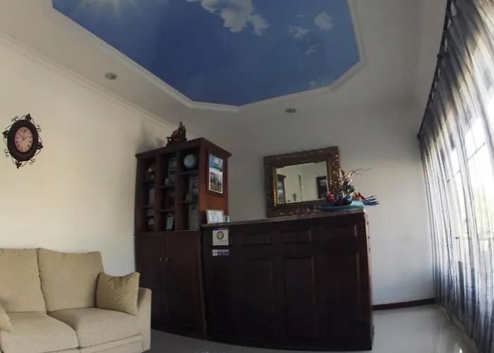 Konukevi Local Ceu-azul 3*